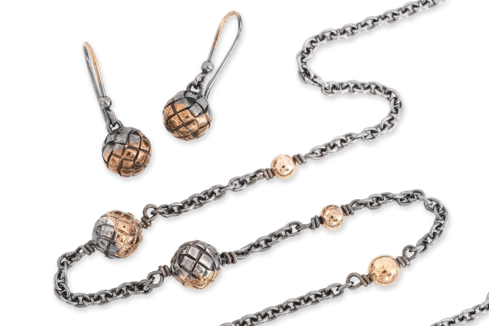 BOTTEGA VENETA - A PAIR OF EARRINGS AND NECKLACE