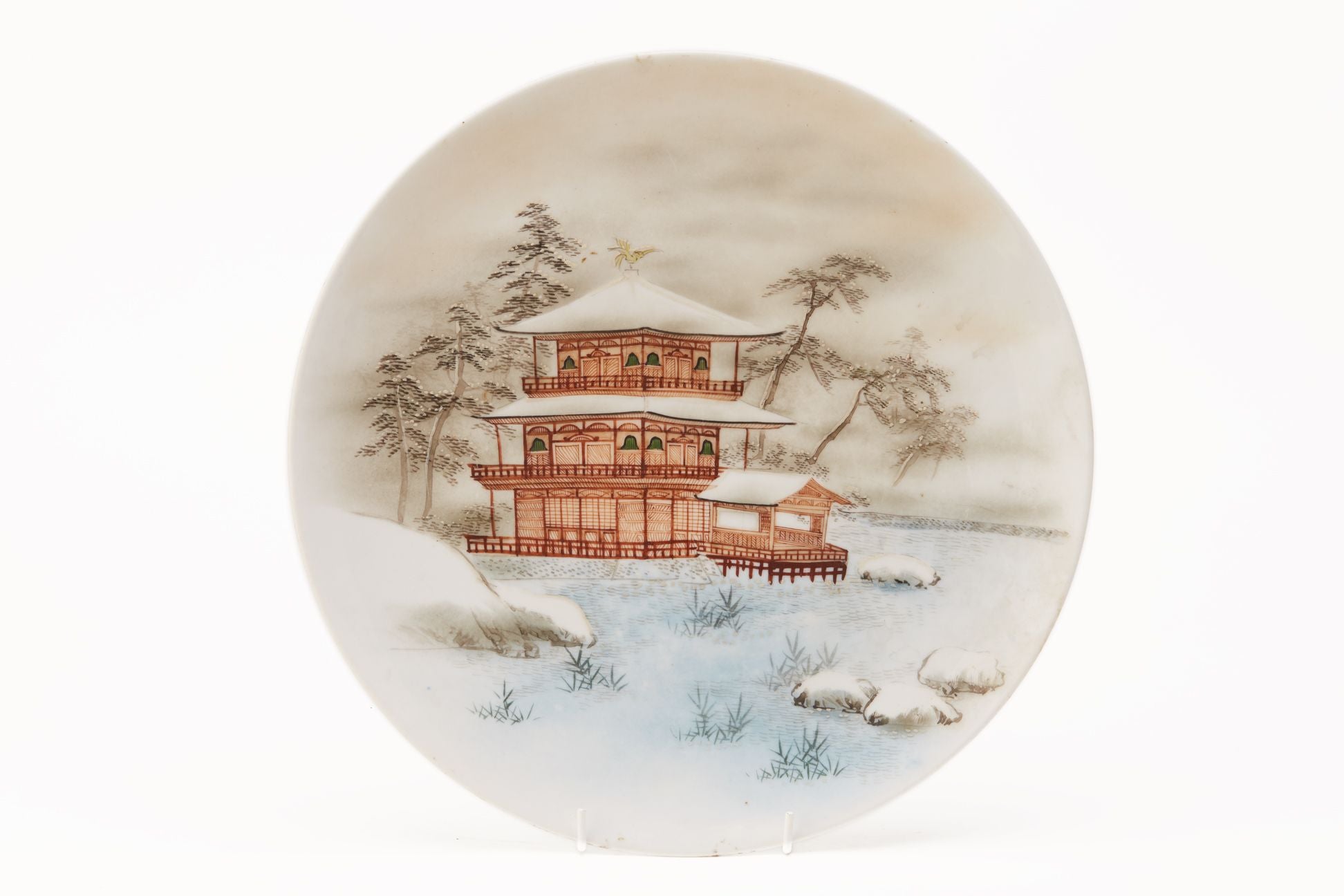 A LARGE PORCELAIN DISH