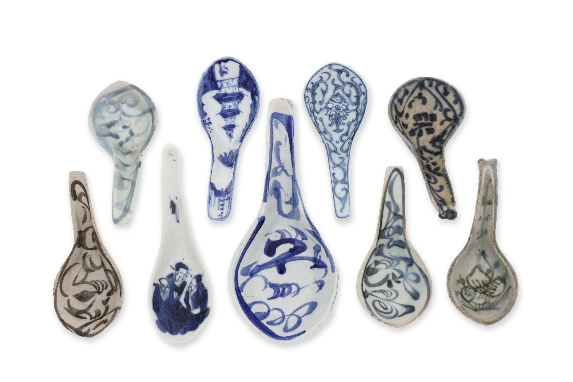 A GROUP OF 24 BLUE AND WHITE PORCELAIN SPOONS