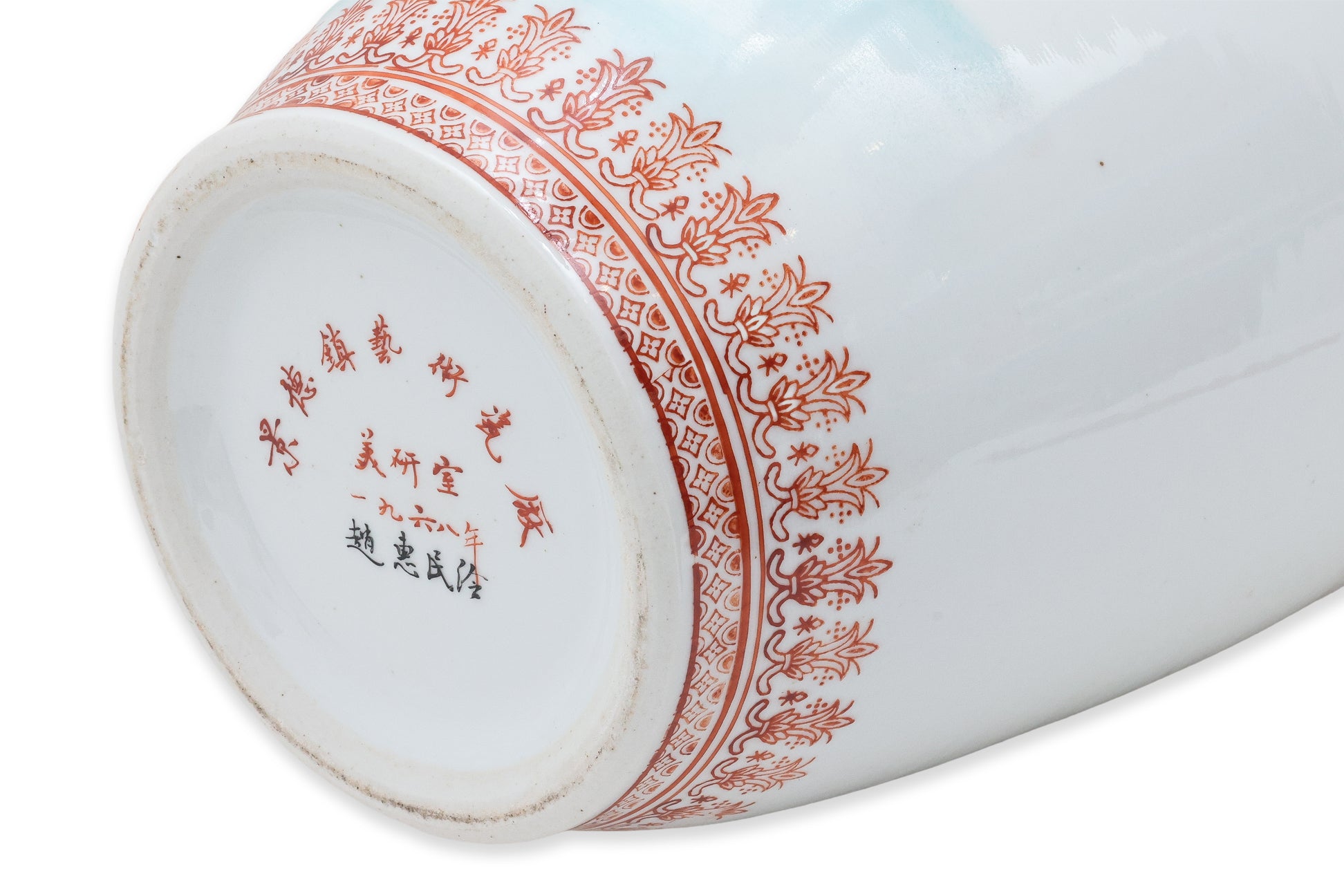A CHINESE REVOLUTIONARY STYLE BALUSTER VASE