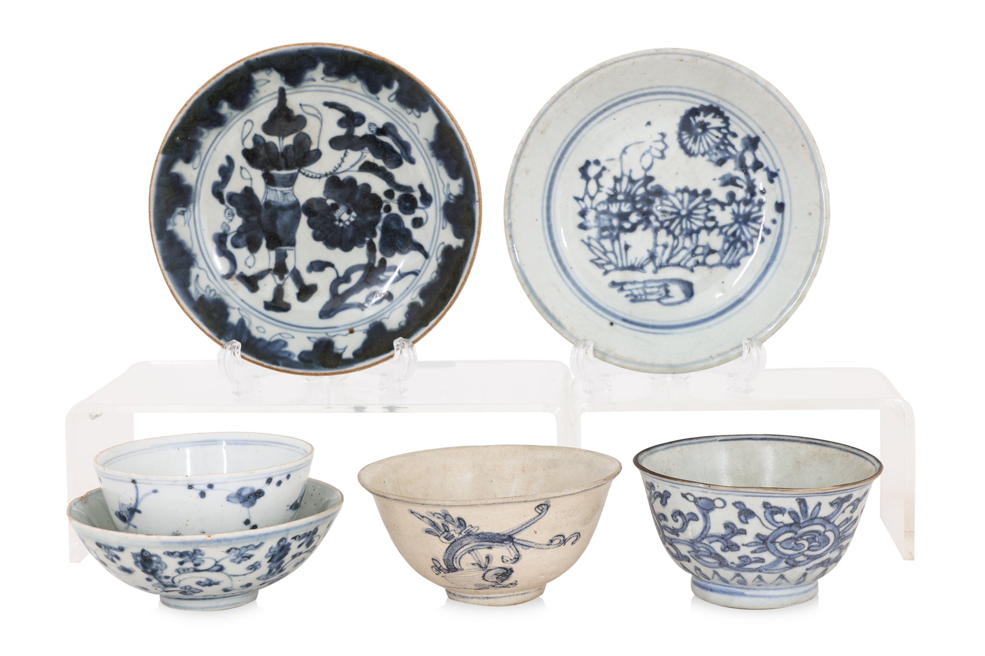 A GROUP OF SIX BLUE AND WHITE PORCELAIN WARES