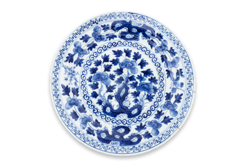 A GROUP OF FIVE CHINESE BLUE AND WHITE PORCELAIN VESSELS