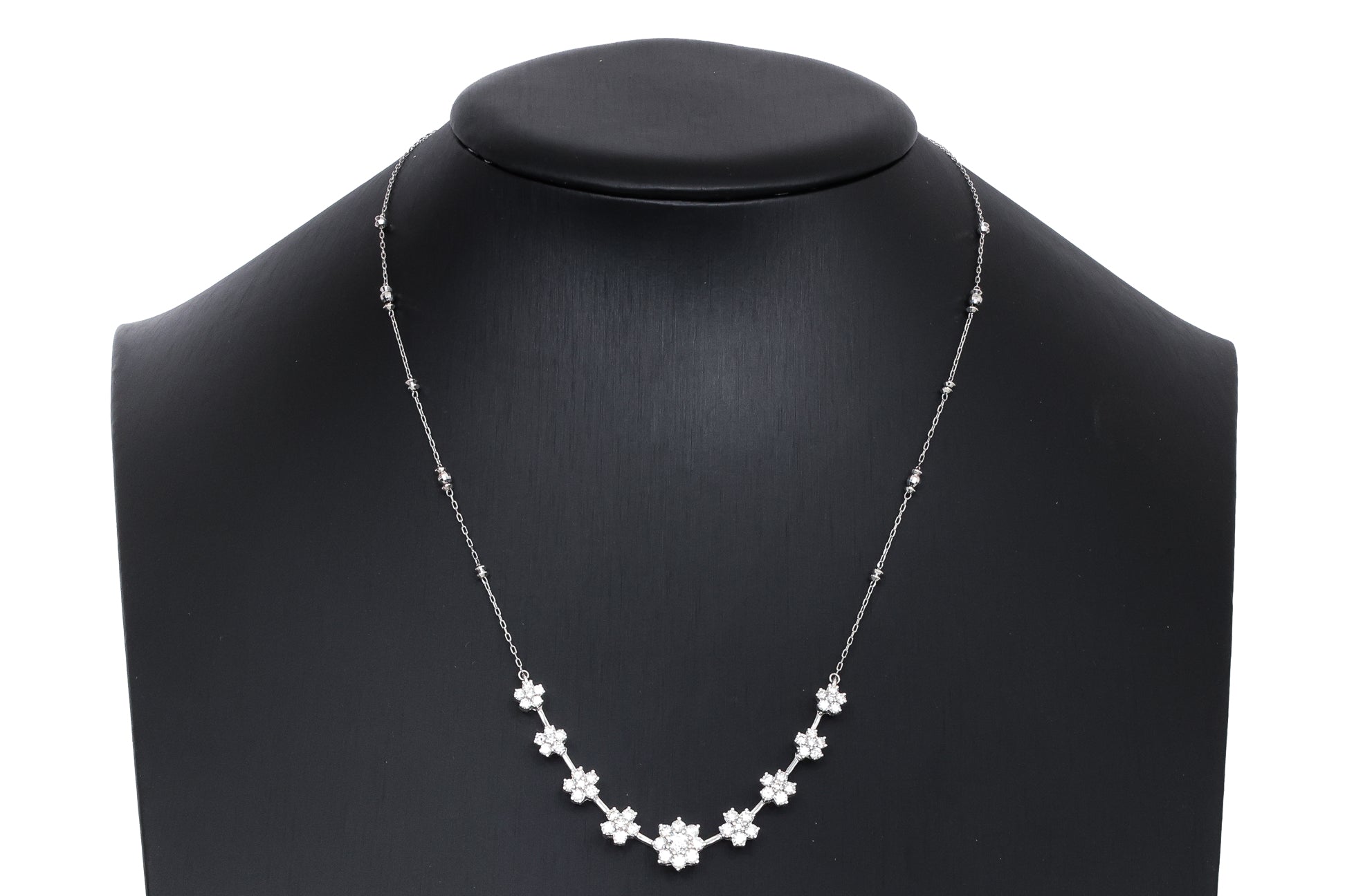 A DIAMOND 'FLOWER' CLUSTER NECKLACE