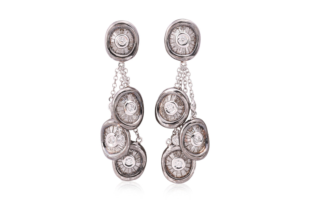A PAIR OF DIAMOND SET DROP EARRINGS