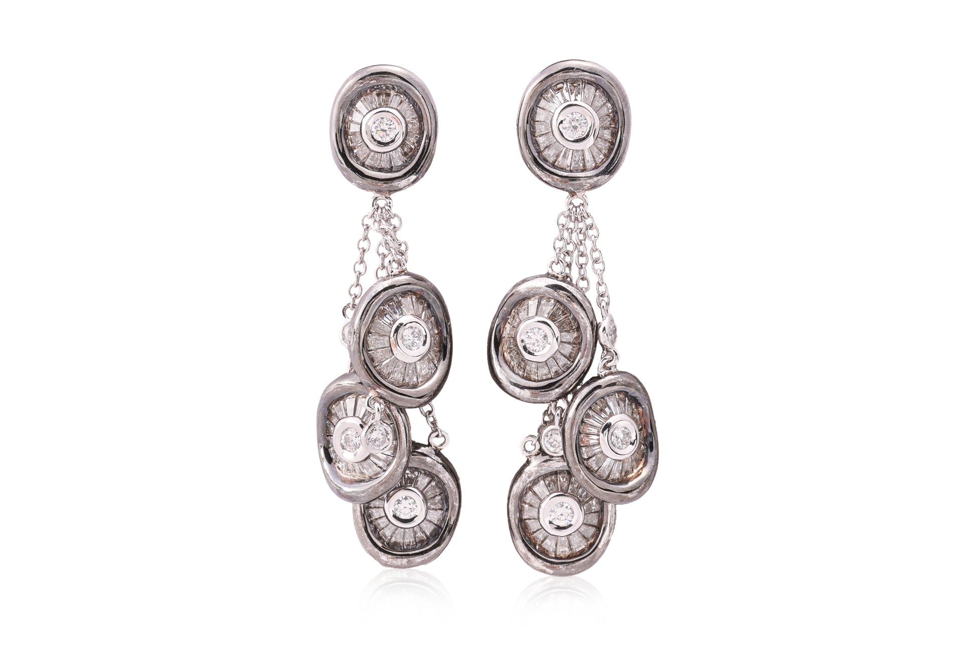 A PAIR OF DIAMOND SET DROP EARRINGS