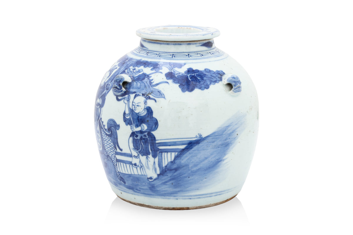 A BLUE AND WHITE PORCELAIN TEAPOT AND COVER