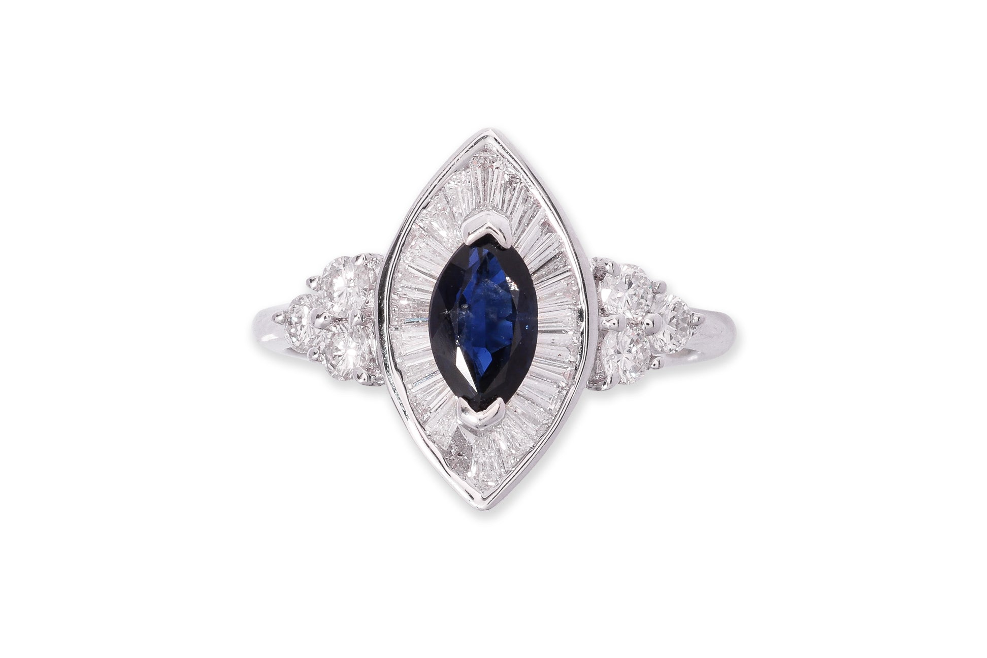 A SAPPHIRE AND DIAMOND RING