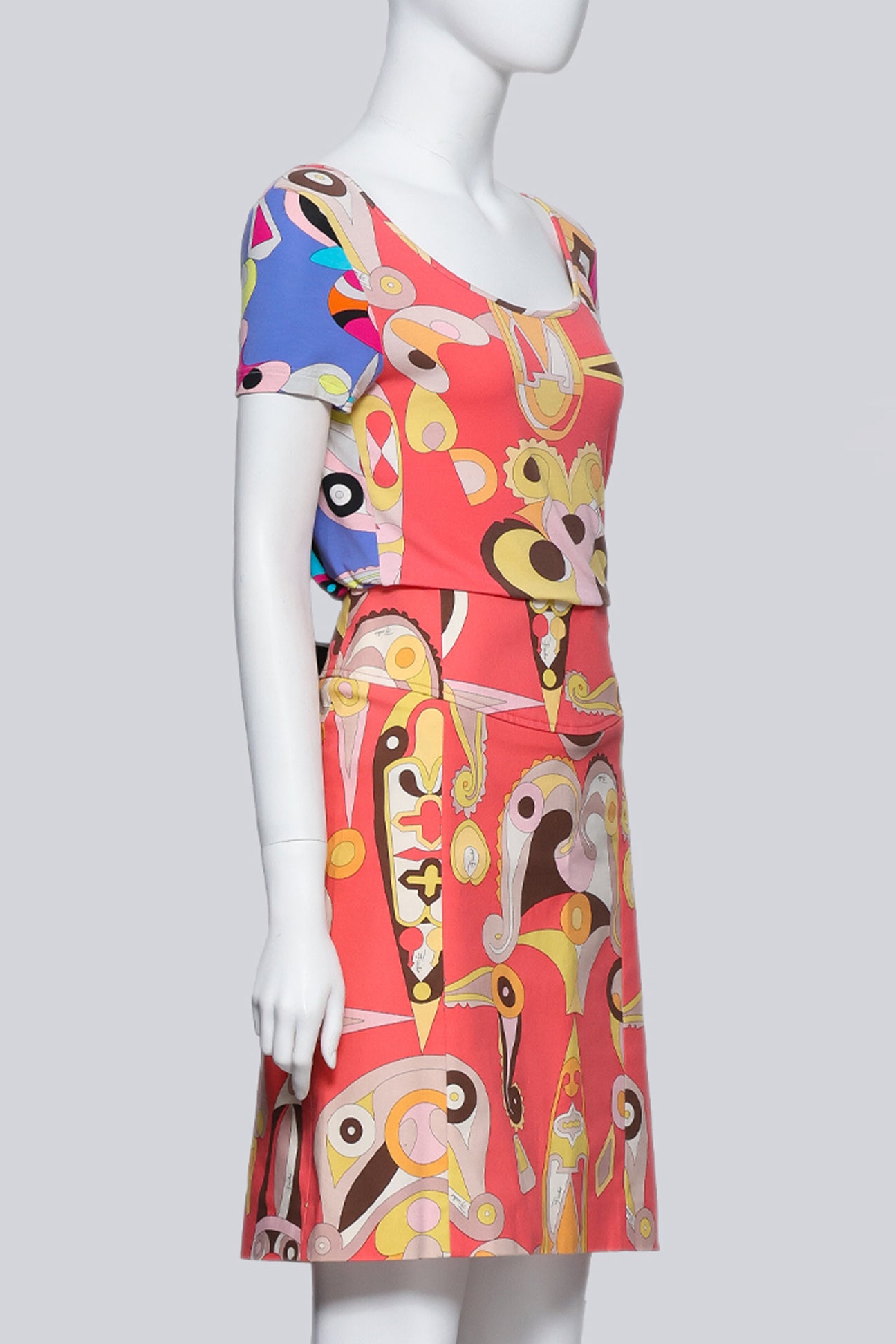 EMILIO PUCCI - A SCOOP NECK PATTERNED T-SHIRT AND SKIRT SET
