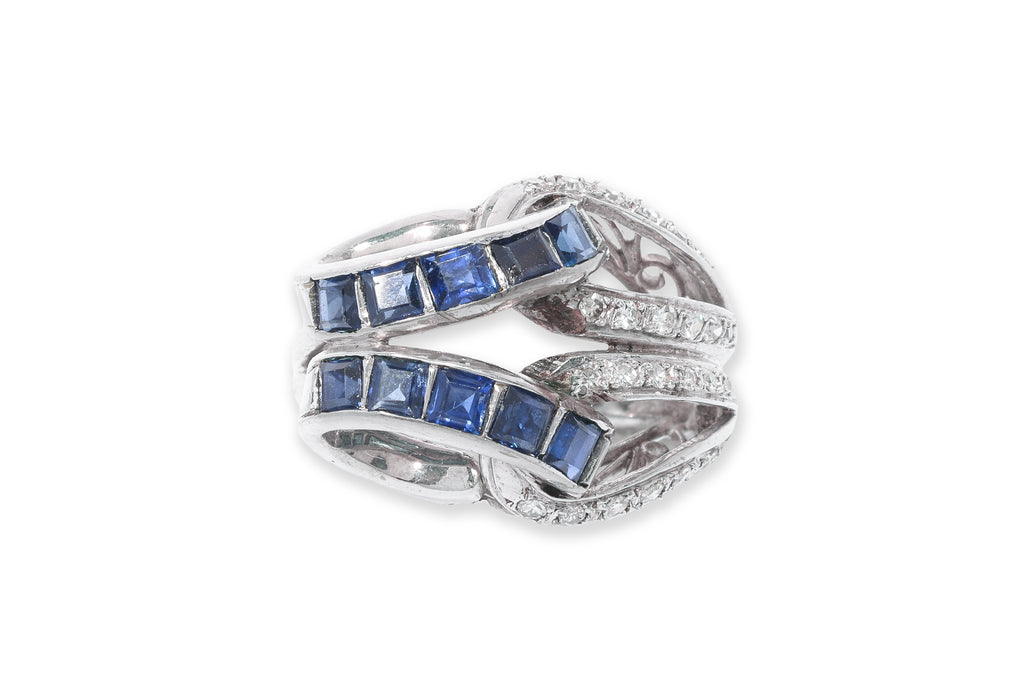 A SAPPHIRE AND DIAMOND RING