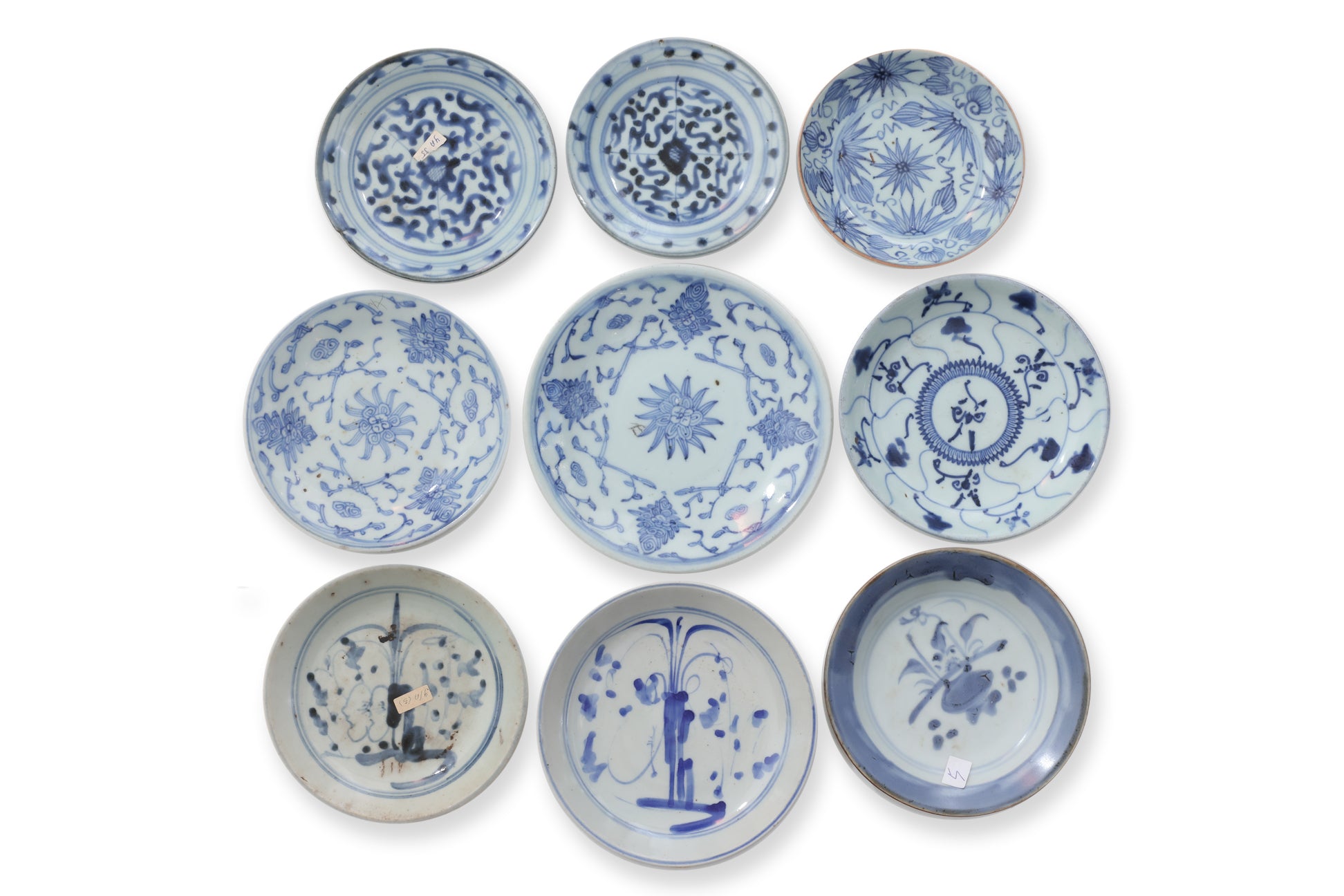 A GROUP OF NINE BLUE AND WHITE PORCELAIN DISHES