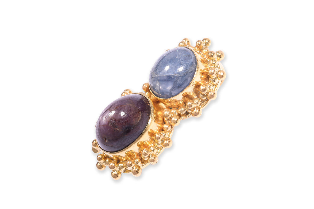 A SAPPHIRE CABOCHON '8' PENDANT