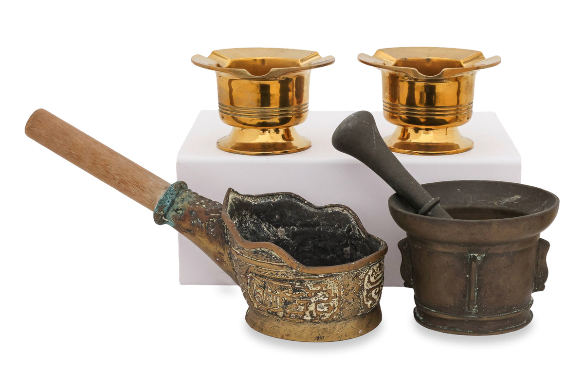 A GROUP OF BRASS ITEMS