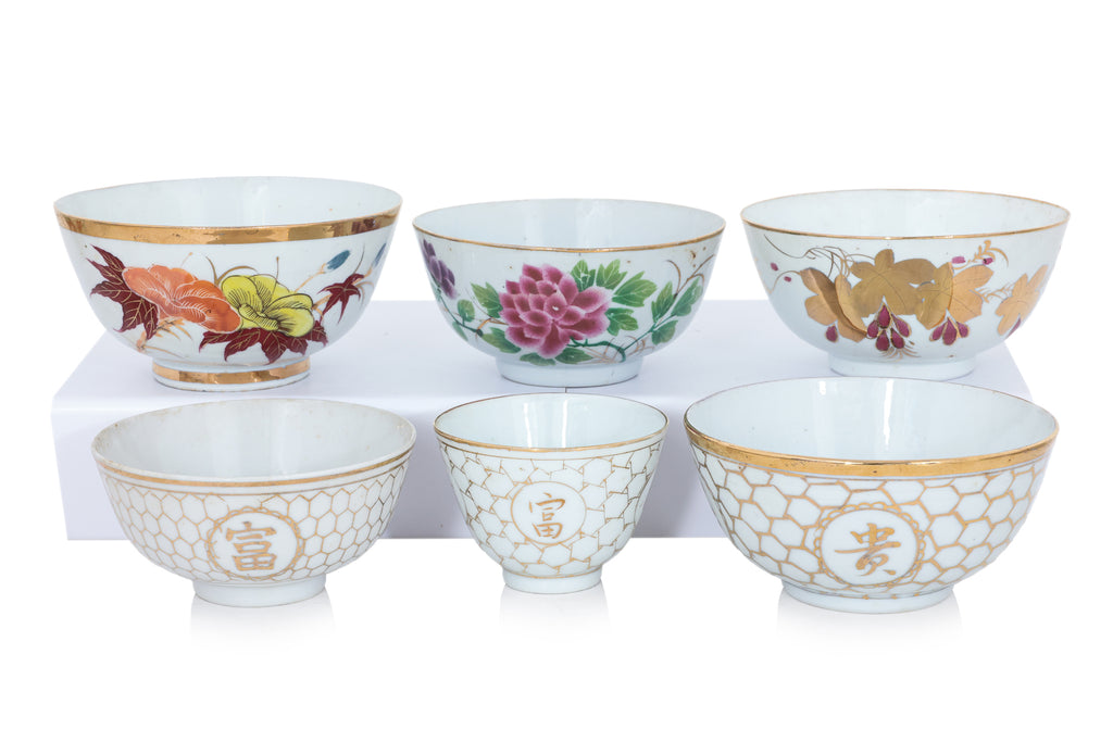 A HARLEQUIN WHITE AND GOLD DINNER SET