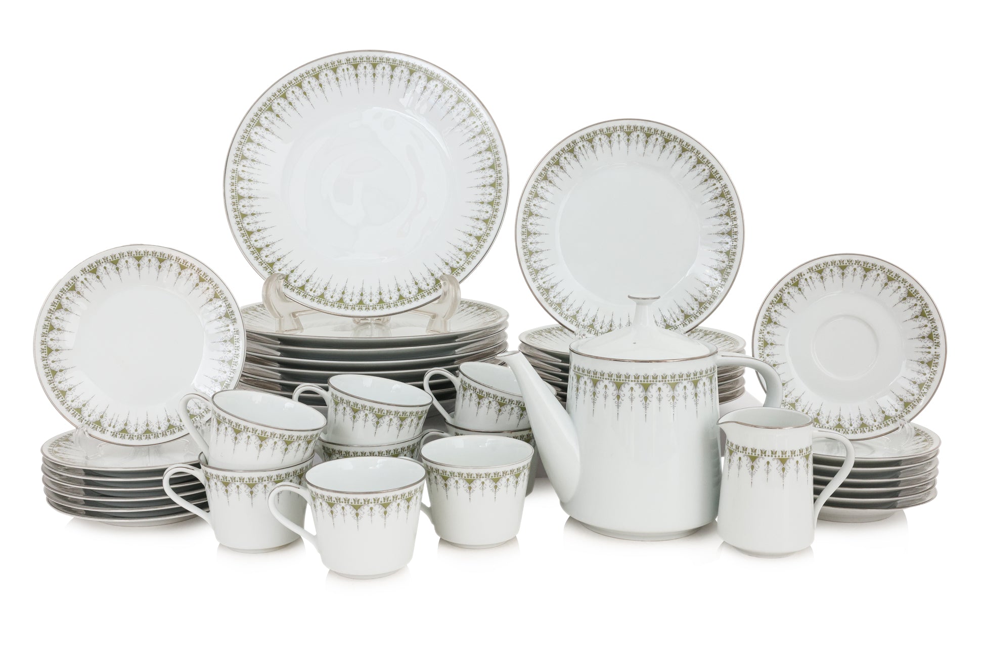 A NORITAKE 'KAMBROOK' PATTERN PART DINNER AND TEA SERVICE