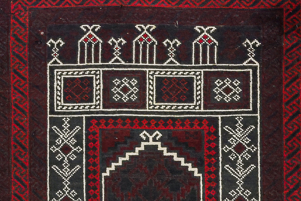 A TRIBAL WOOL PRAYER RUG (136 x 80cm)