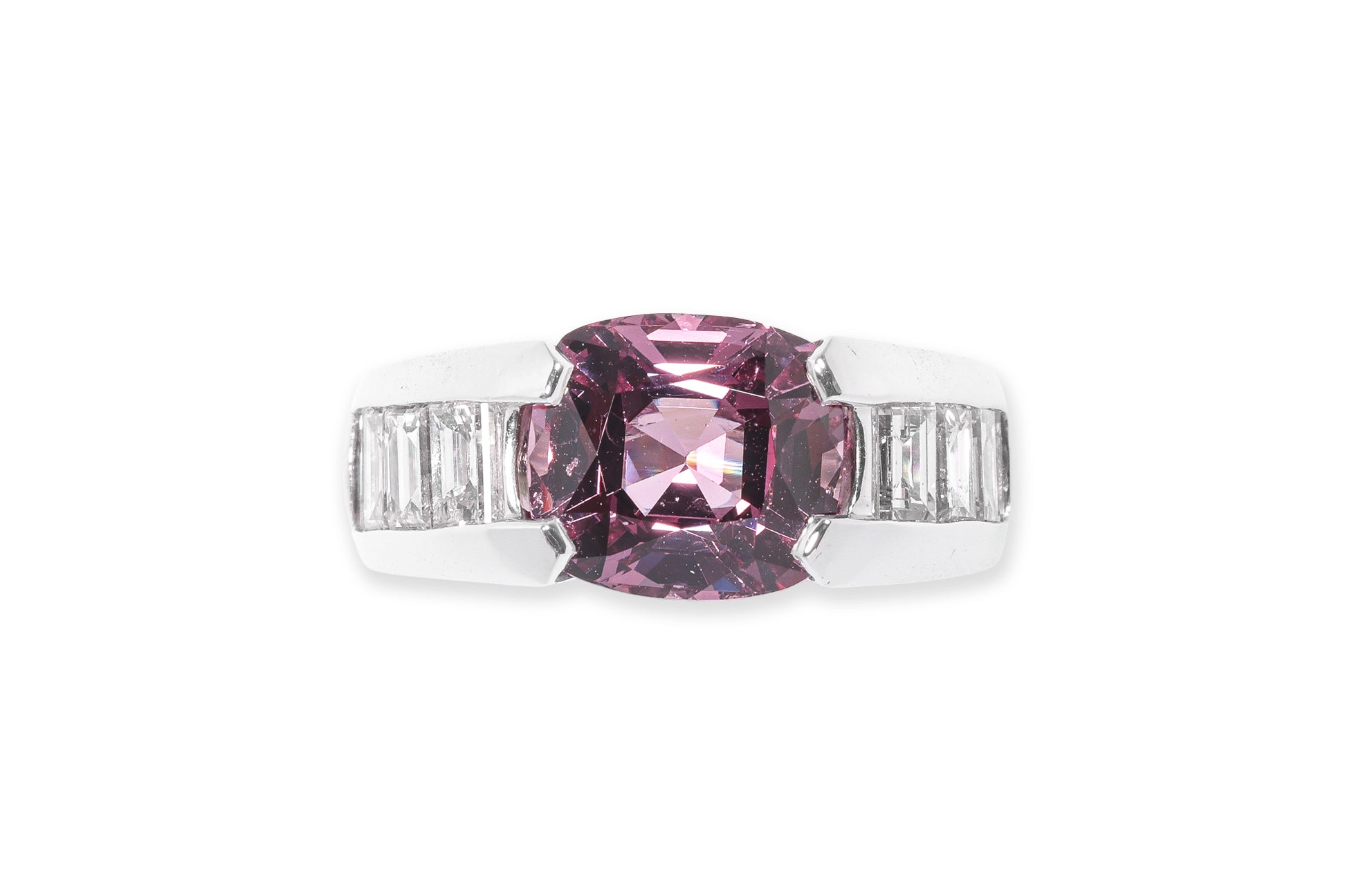 A SPINEL AND DIAMOND RING