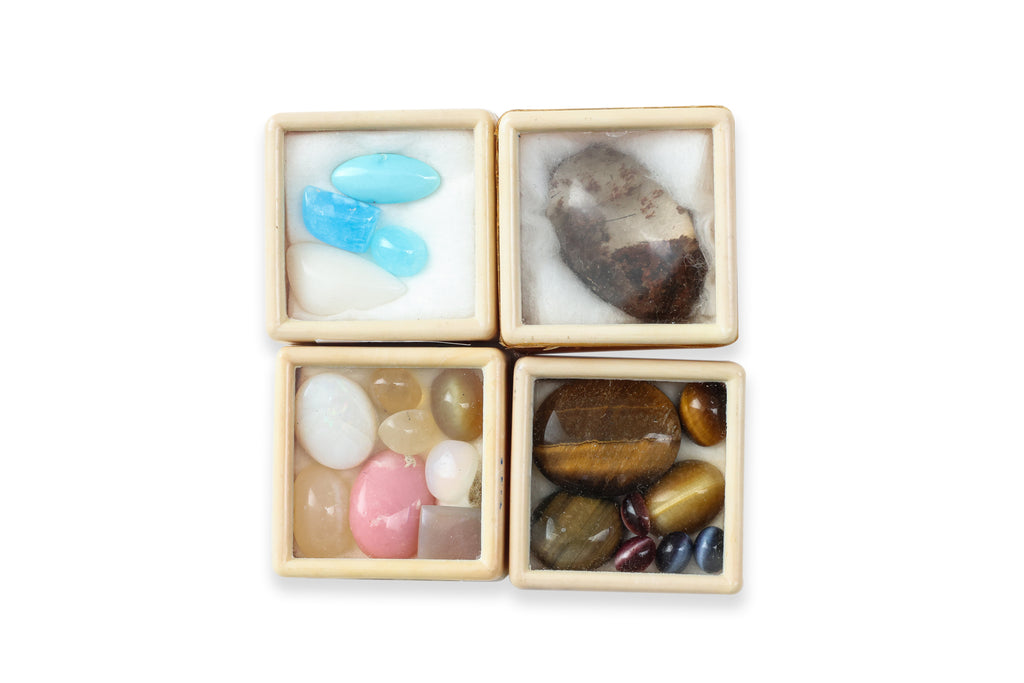 A GROUP OF UNMOUNTED GEMSTONES (30)