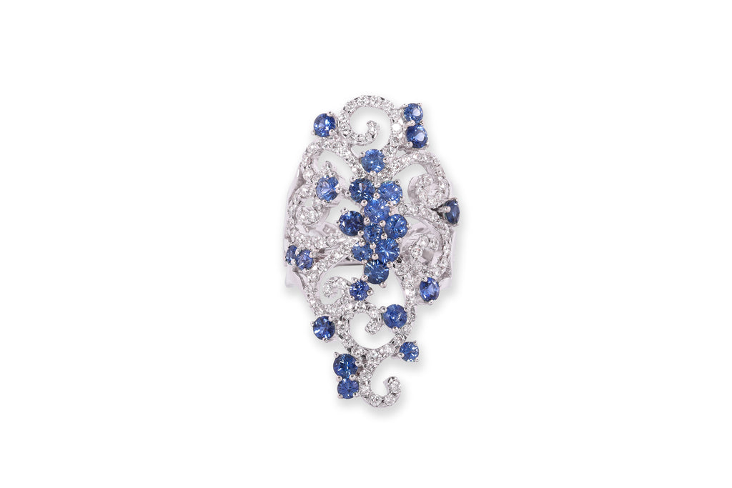 A SAPPHIRE AND DIAMOND RING