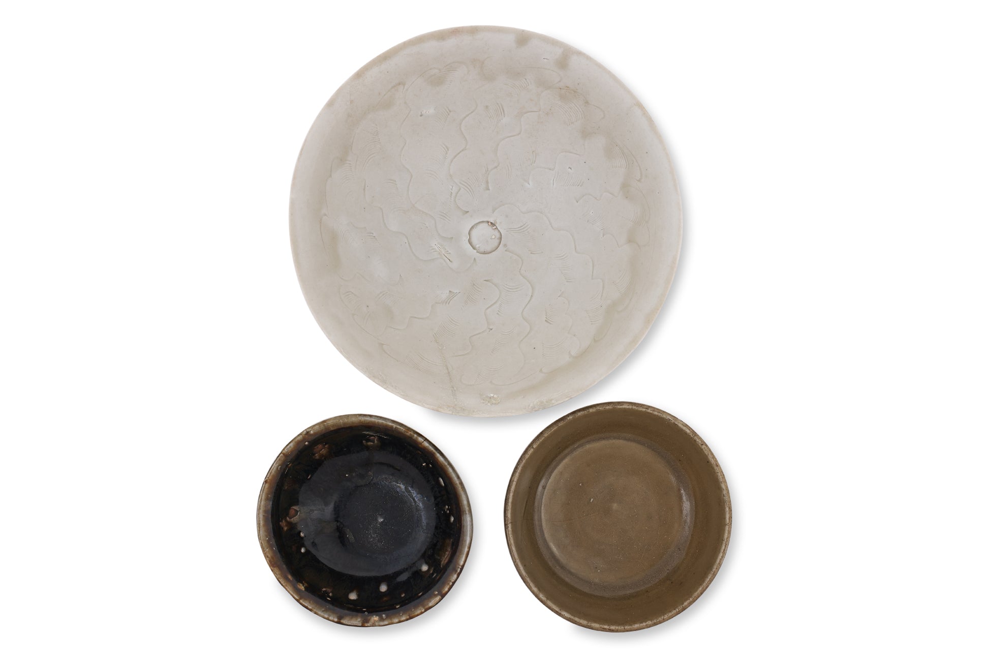 A GROUP OF THREE ASSORTED WARES