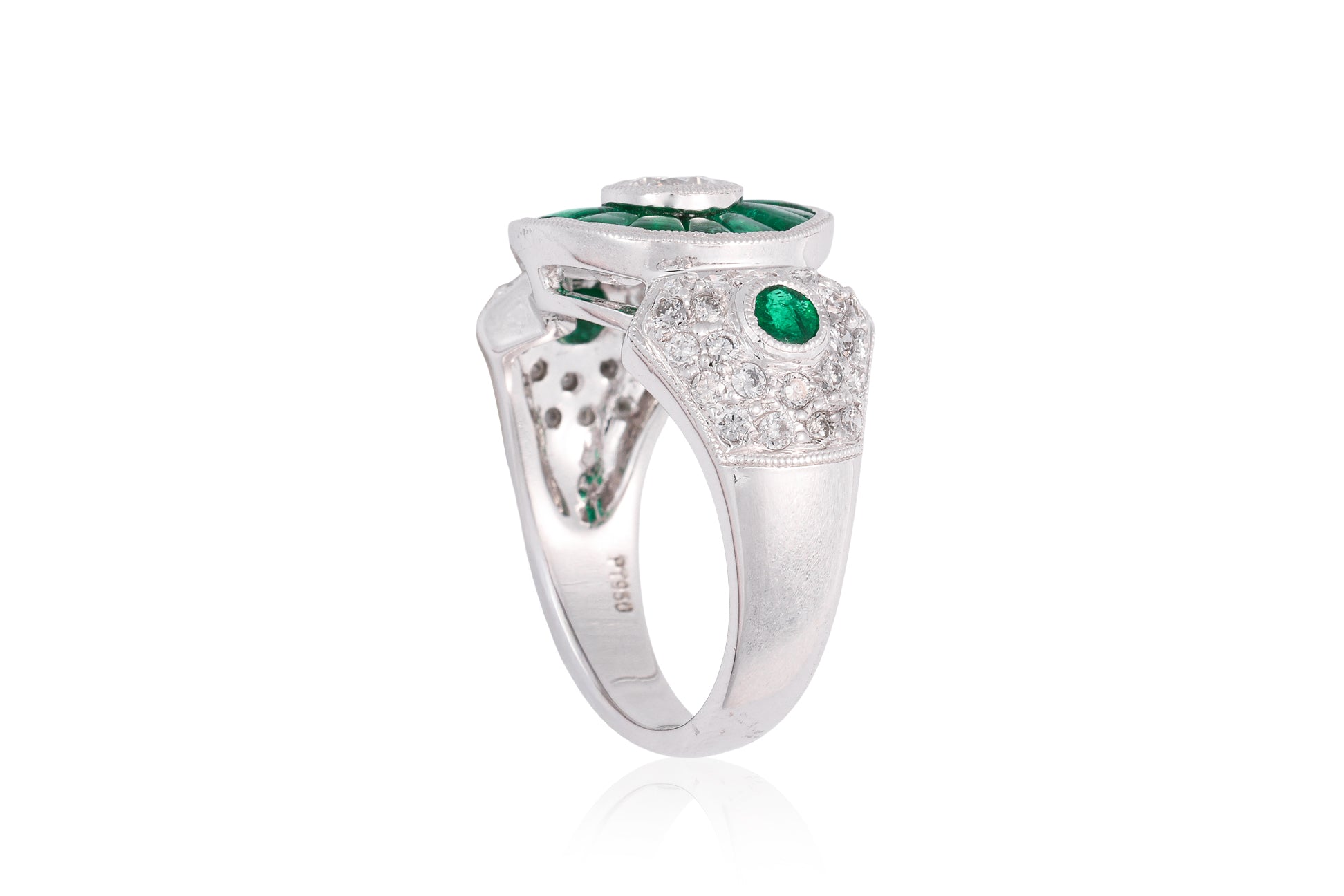 A DIAMOND AND EMERALD RING
