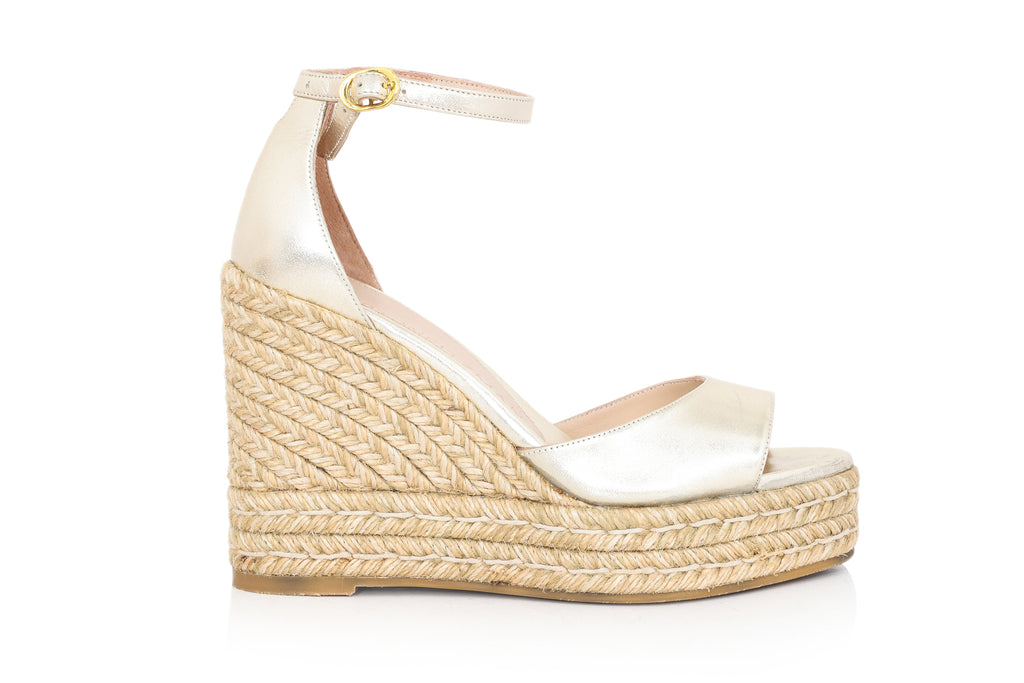 STUART WEITZMAN - A PAIR OF NIDISTVURVE ESPADRILLE WEDGES IN PLATINUM COLOUR