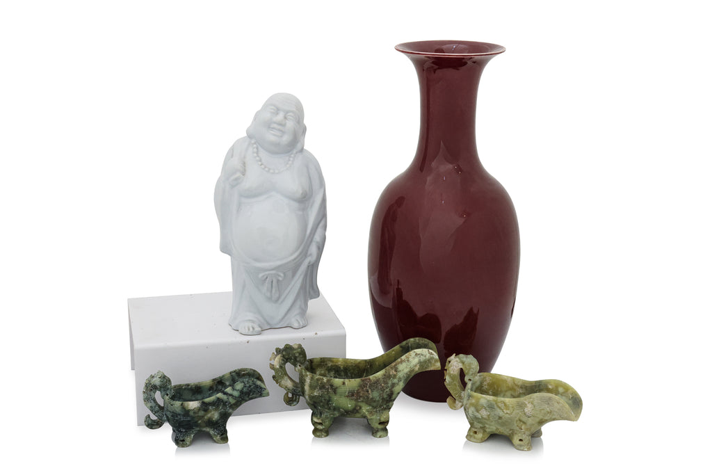 A GROUP OF CHINESE DECORATIVE OBJECTS