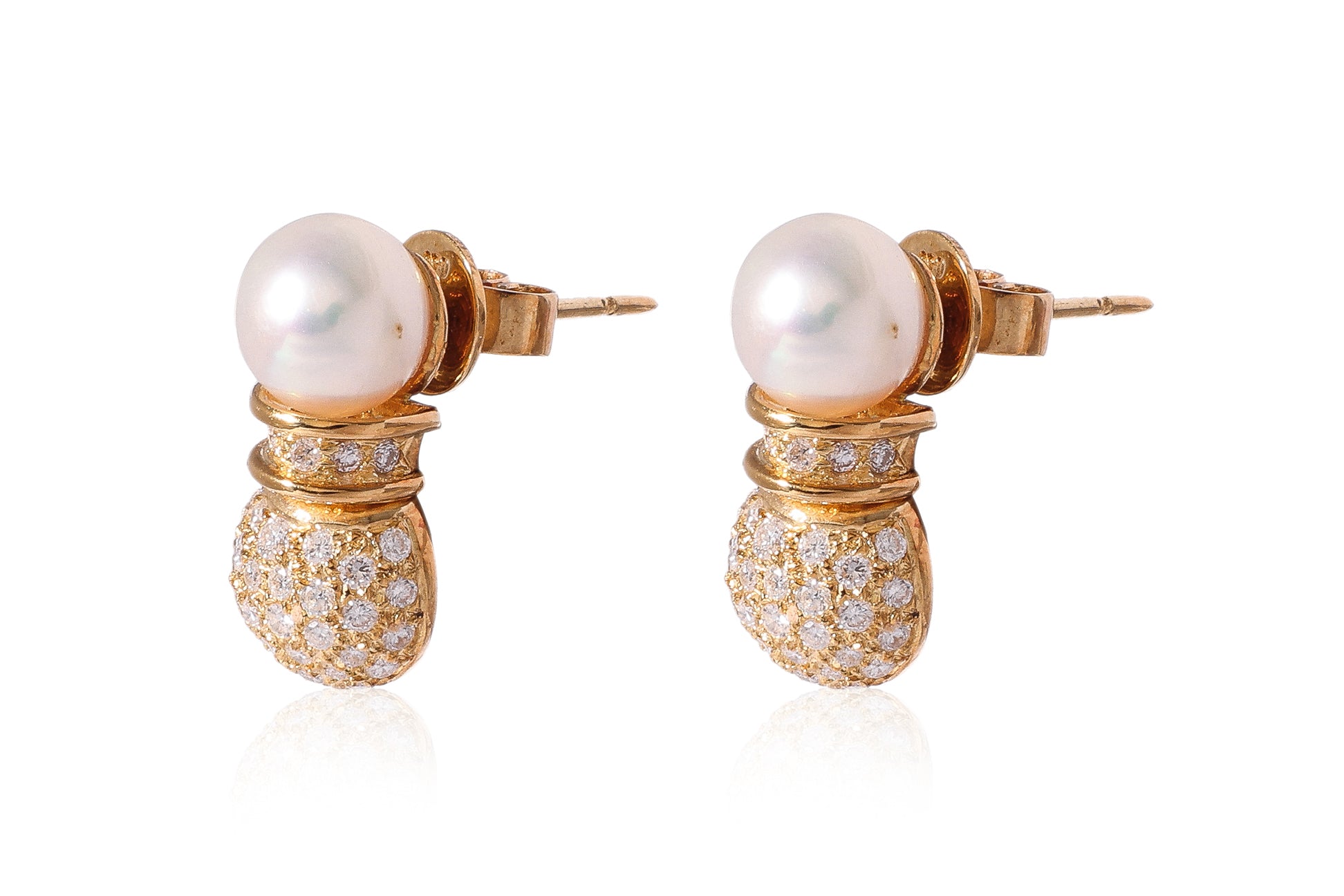 AN AKOYA CULTURED PEARL AND DIAMOND MATCHING SET
