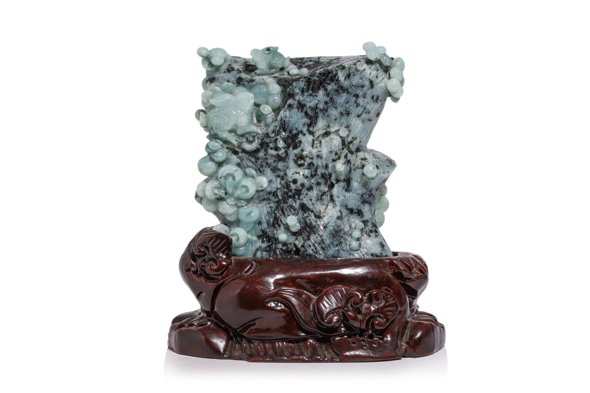 A CARVED GREEN JADE SCULPTURE