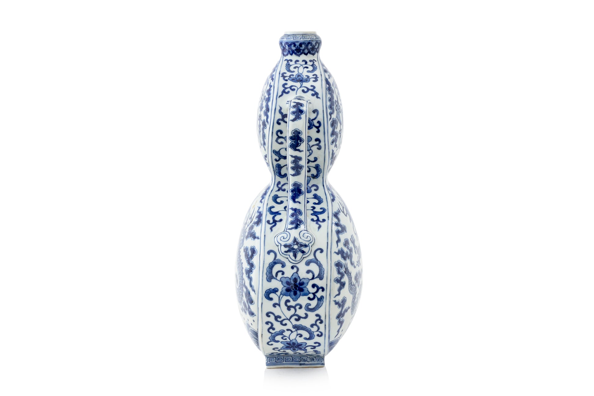 A BLUE AND WHITE DOUBLE-GOURD 'DRAGON' VASE