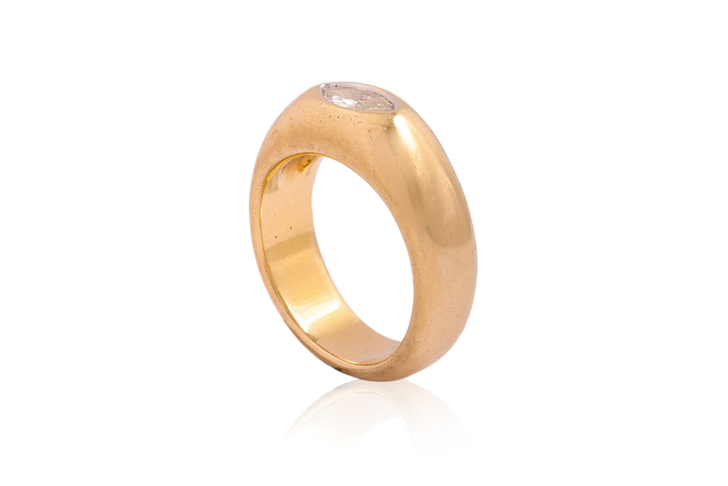 A MARQUISE DIAMOND RING