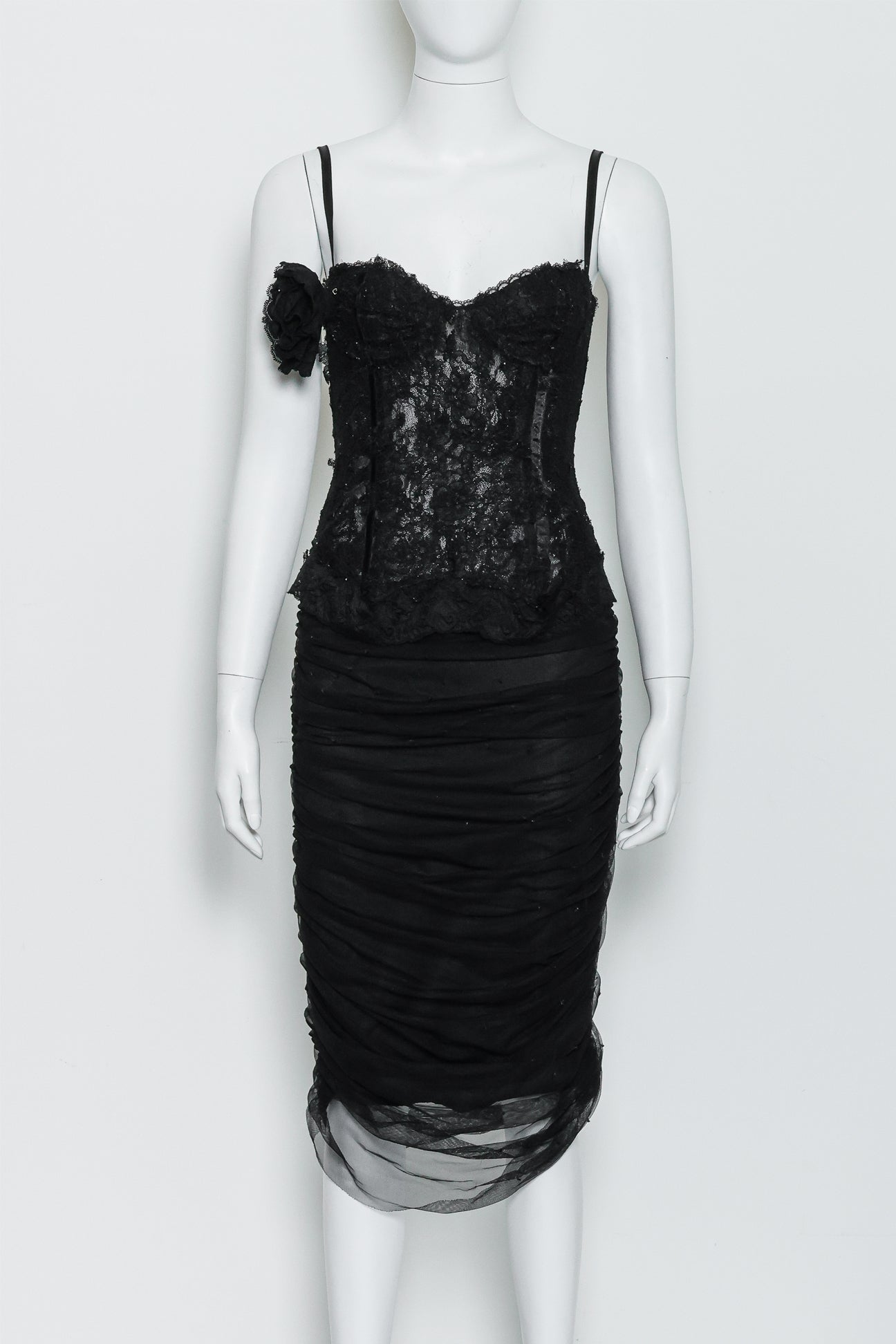 VIVIENNE TAM - A BLACK LACE AND TULLE EVENING DRESS WITH LACE FLORAL MOTIF TO BODICE