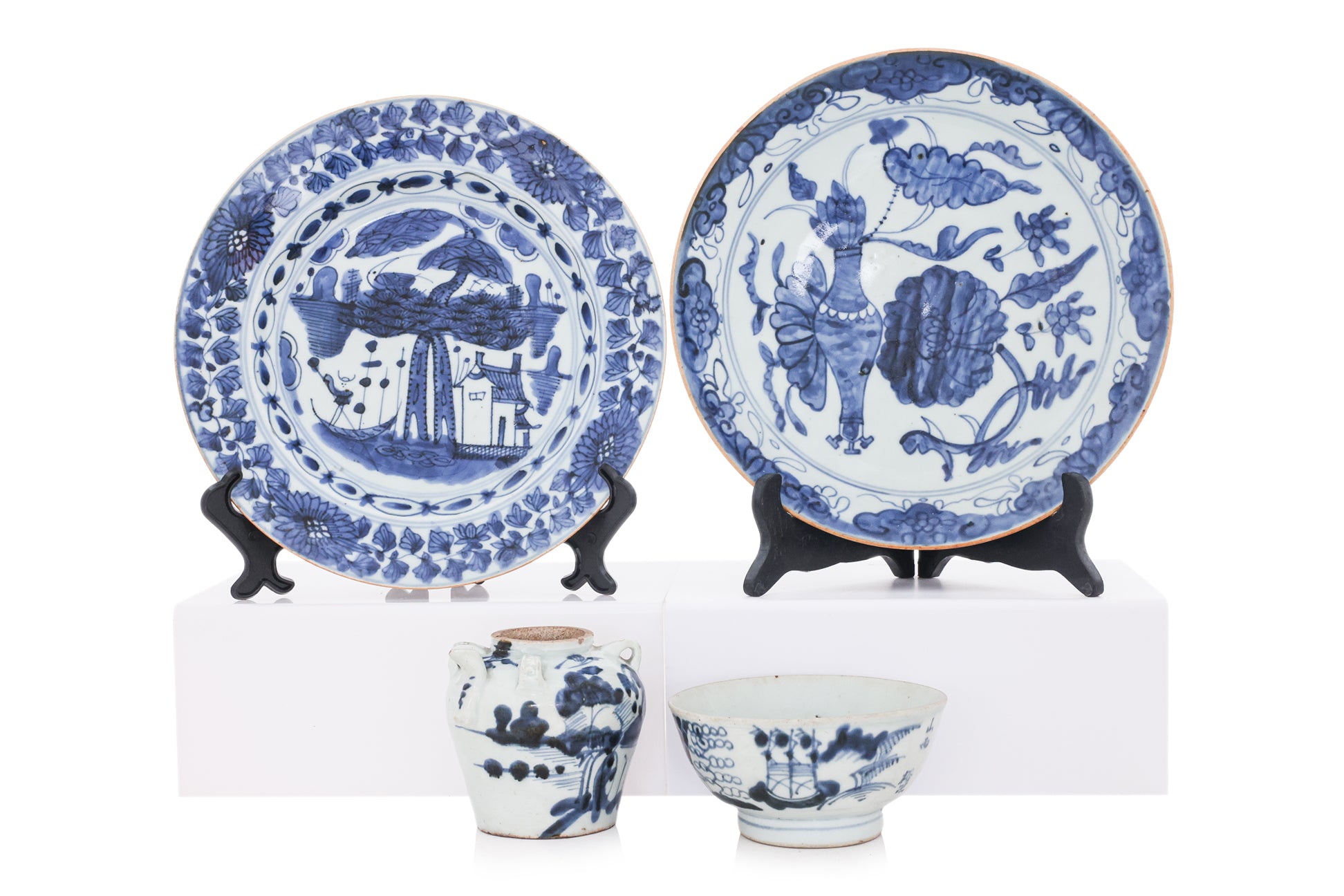 A GROUP OF FOUR BLUE AND WHITE PORCELAIN WARES