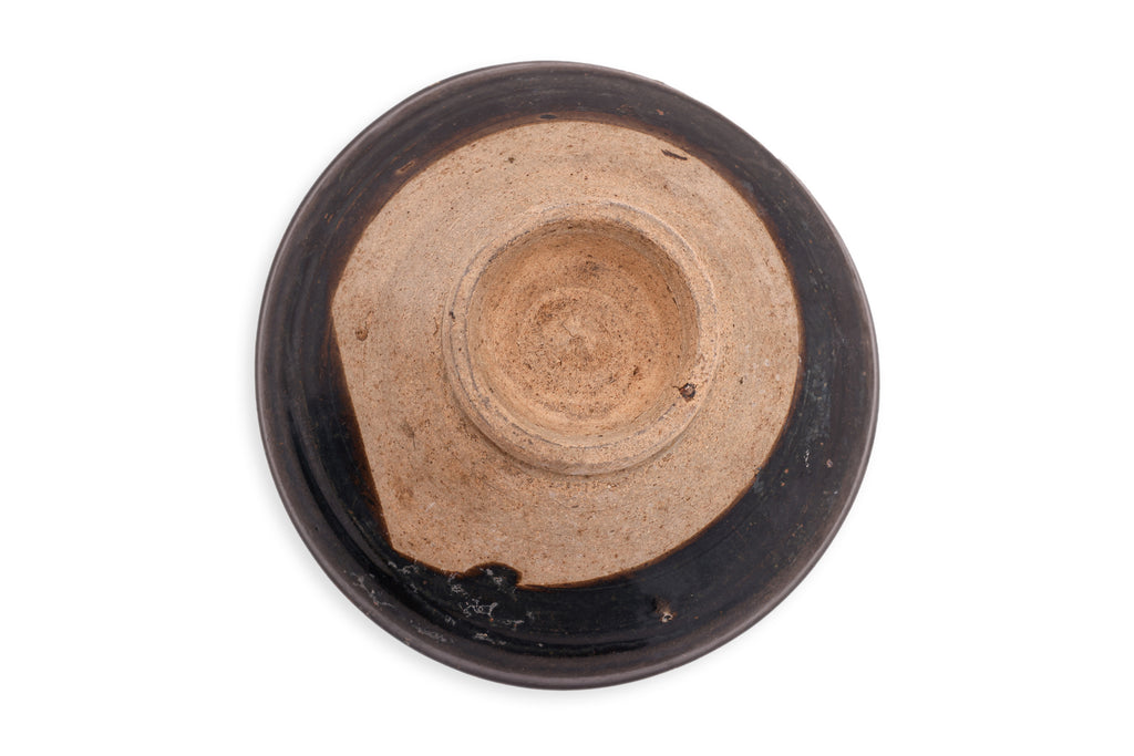 A BROWN-GLAZED POTTERY JAR AND A RUSSET-SPLASHED BOWL