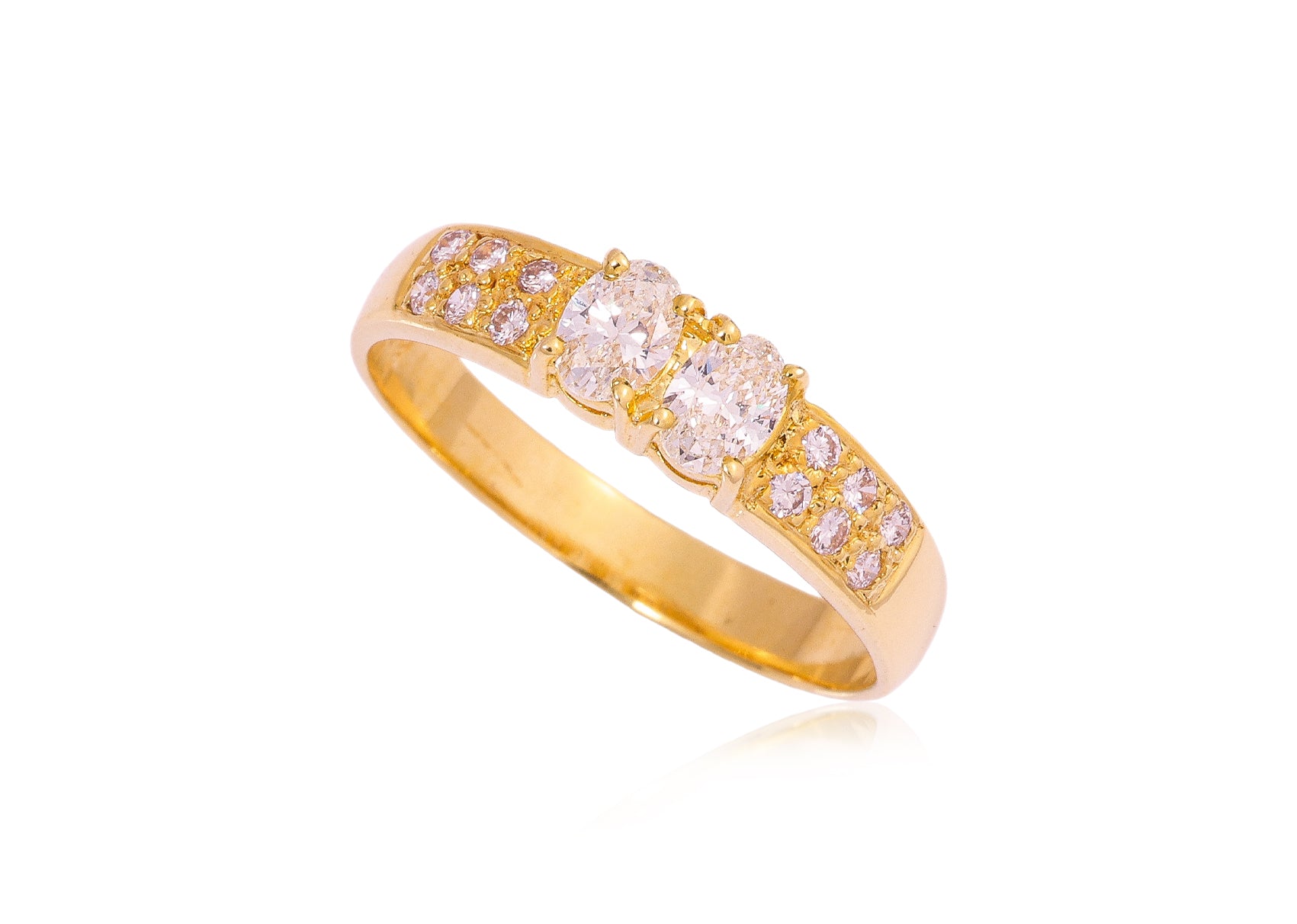 A HIGH KARAT GOLD DIAMOND RING