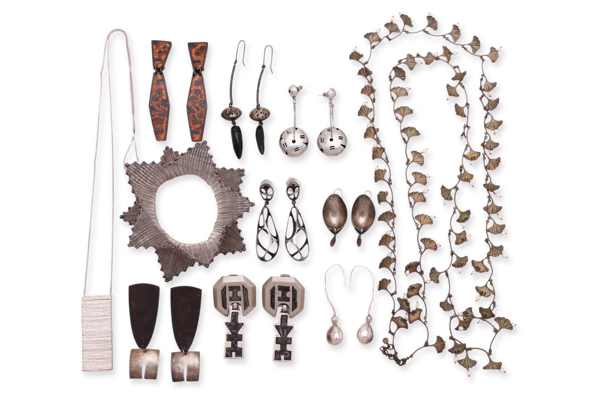 AN ASSORTMENT OF MOSTLY SILVER COSTUME JEWELLERY