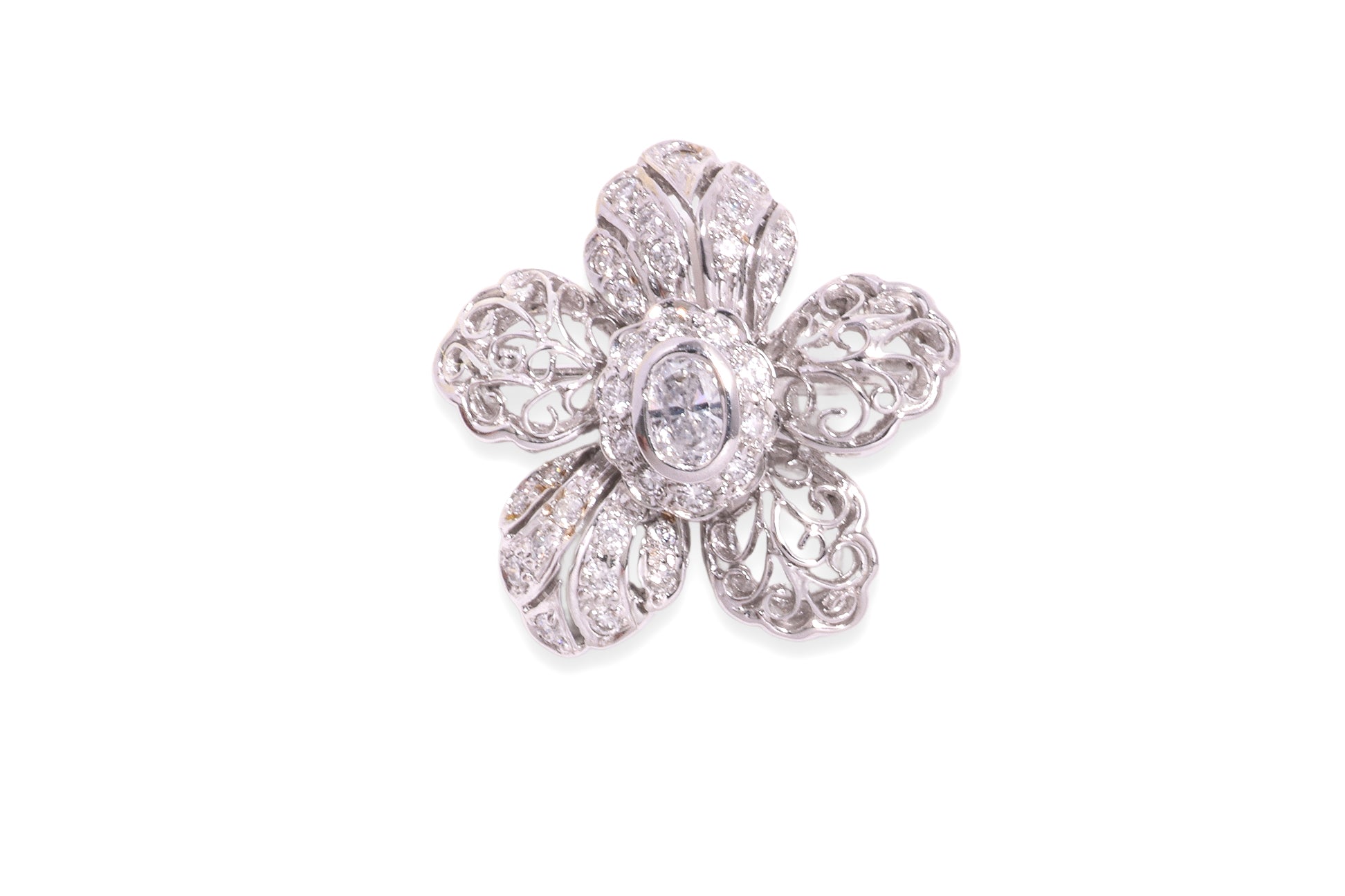 A DIAMOND 'FLOWER' PENDANT/BROOCH