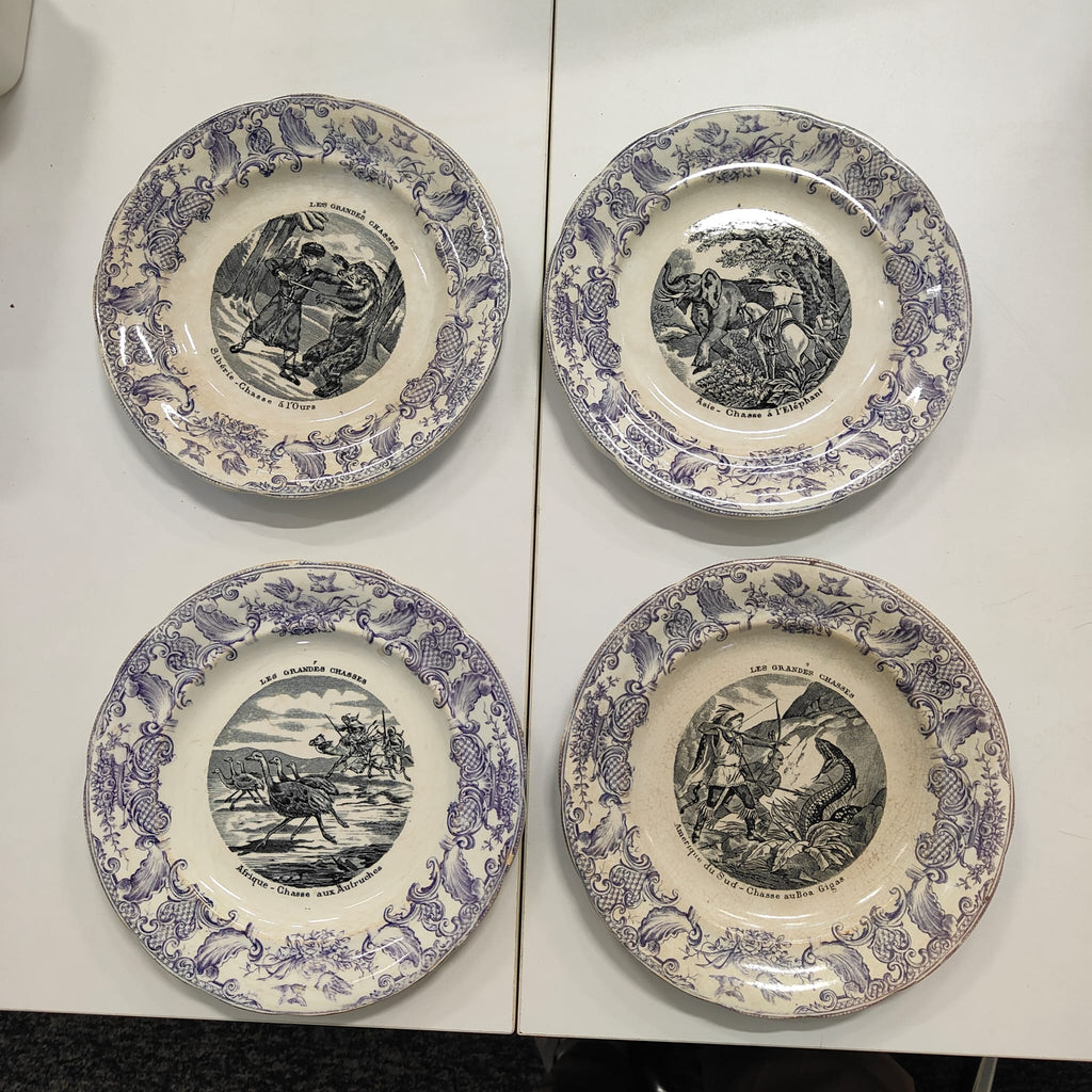 A PART SET OF FOUR FRENCH OPAQUE DE GIEN 'LES GRANDE CHASSES' PORCELAIN PLATES