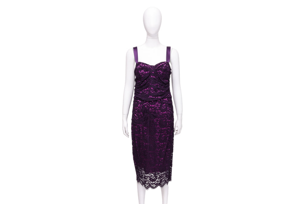 A DOLCE & GABBANA PURPLE LACE DRESS