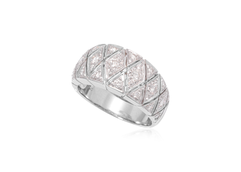 A DIAMOND 'LATTICE' RING