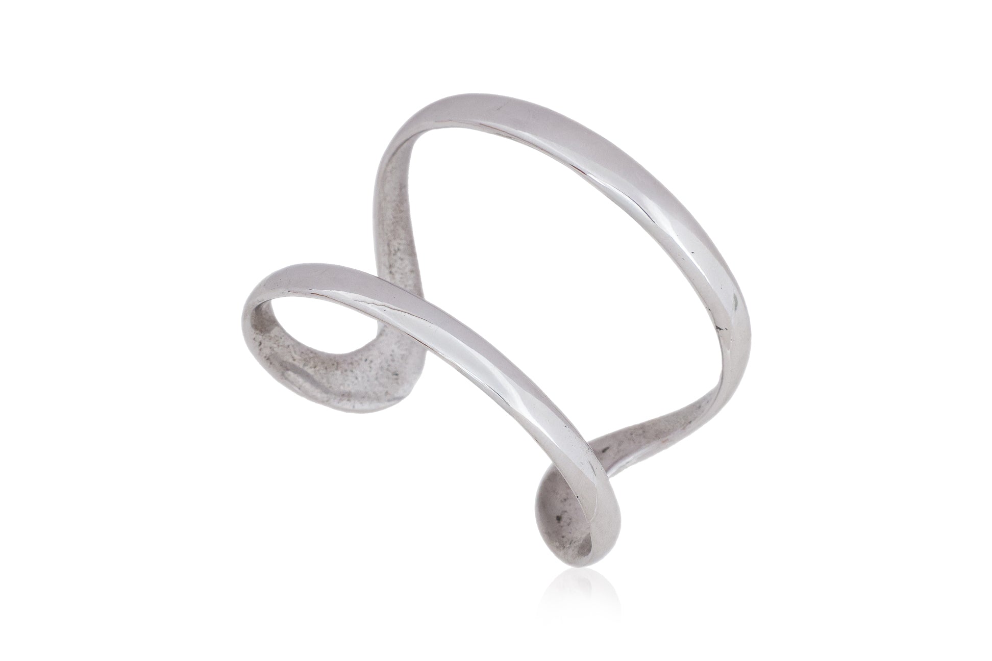 A GROUP OF FIVE COSTUME NECKLACES AND A SILVER TONED BANGLE