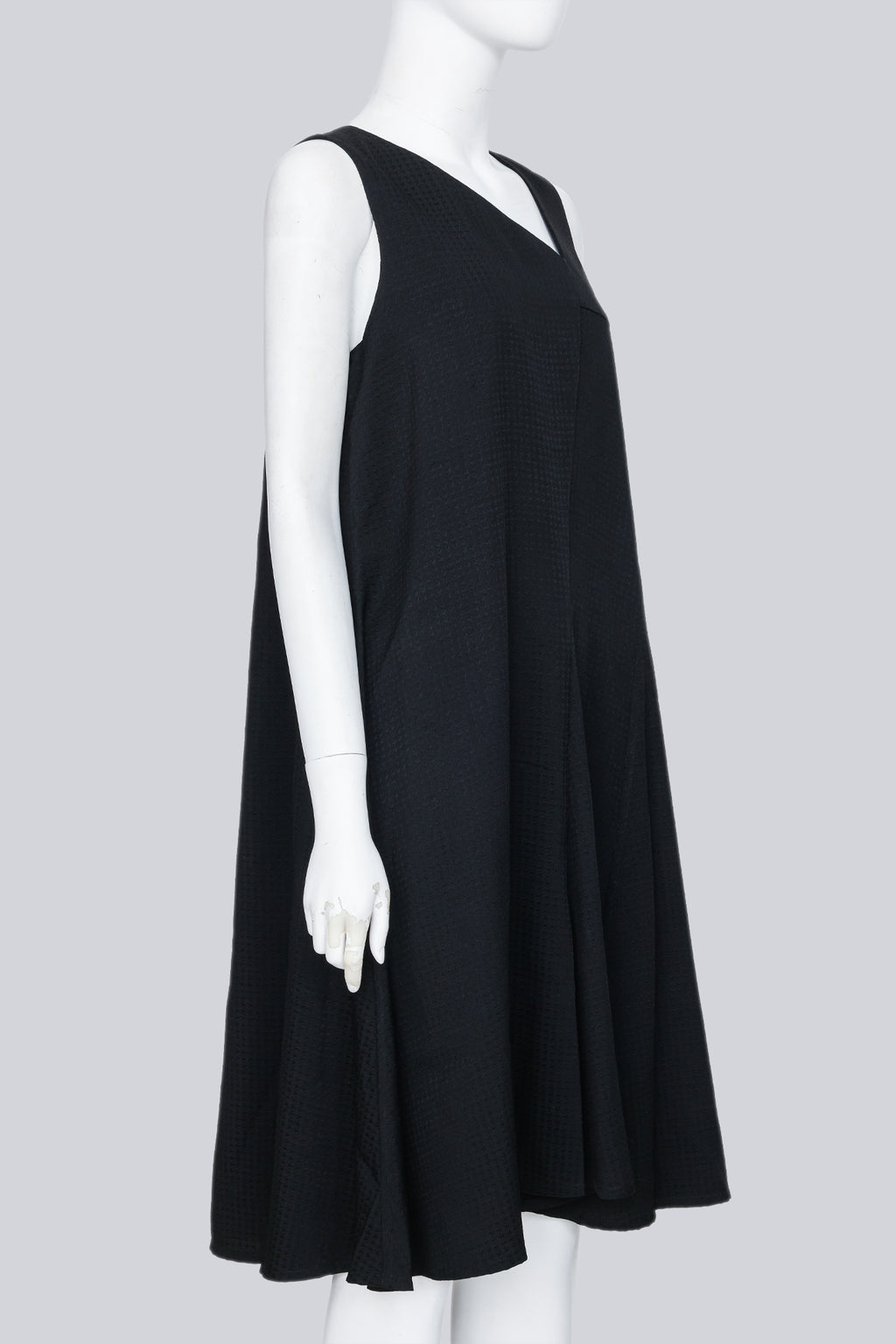 NOIR KEI NINOMIYA COMME DES GARCONS - A 2015 BLACK SLEEVELESS DRESS