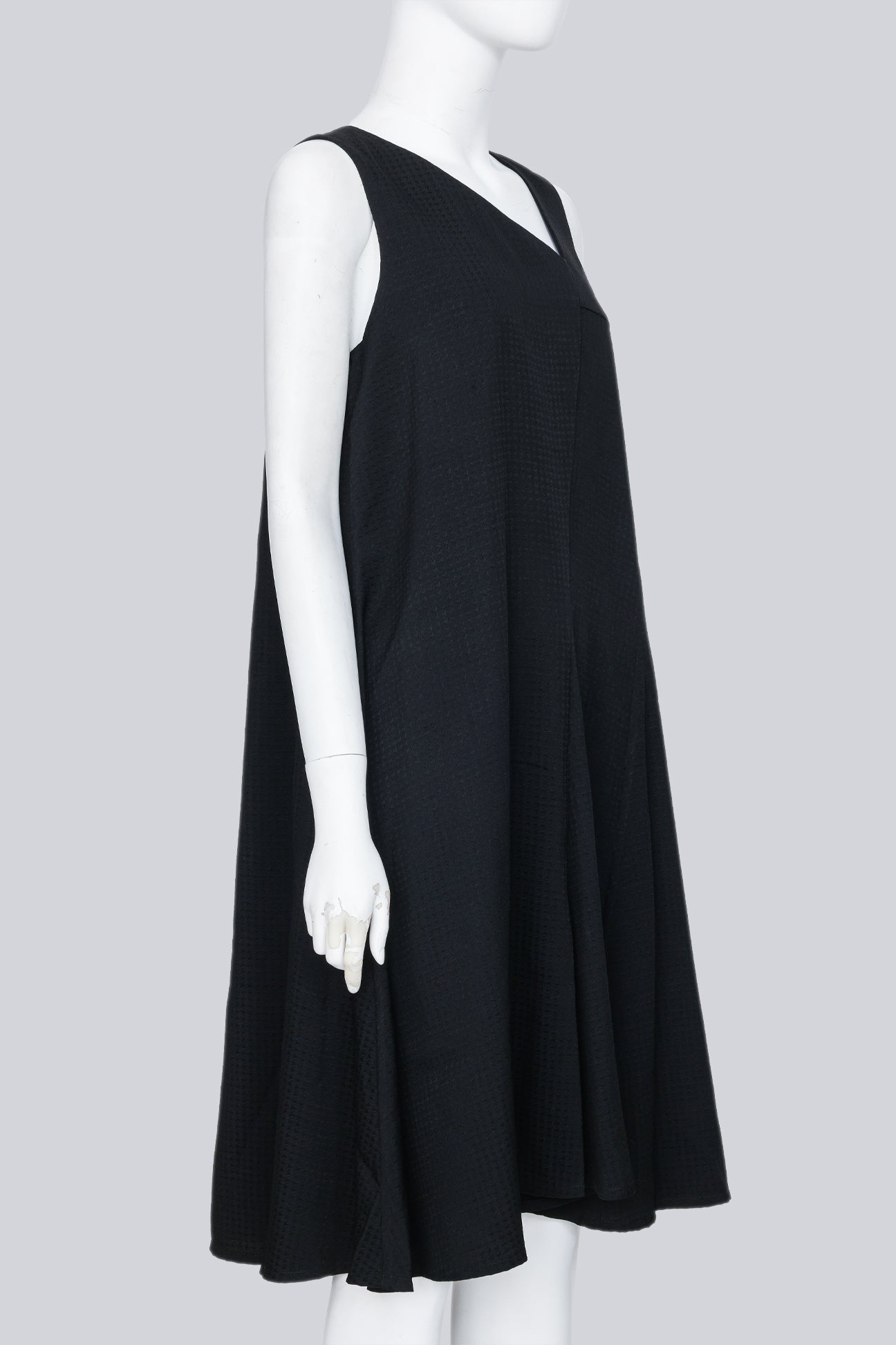 NOIR KEI NINOMIYA COMME DES GARCONS - A 2015 BLACK SLEEVELESS DRESS
