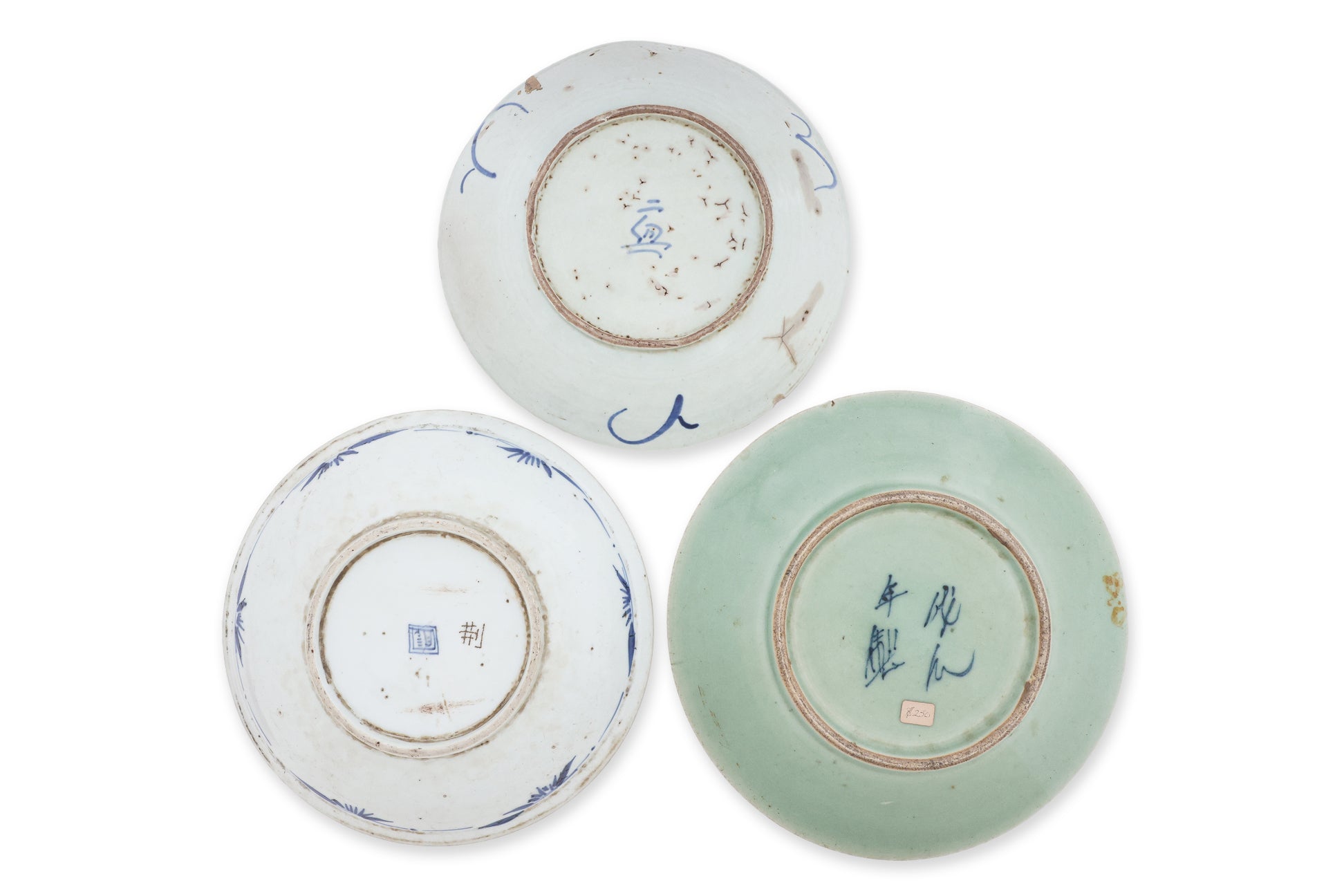 A GROUP OF FIVE BLUE AND WHITE PORCELAIN DISHES