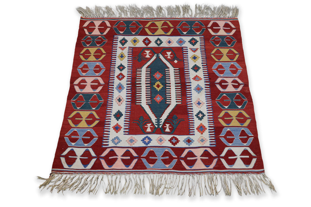 A TRIBAL KILIM RUG WITH GEOMETRIC DESIGN (110 x 98CM)