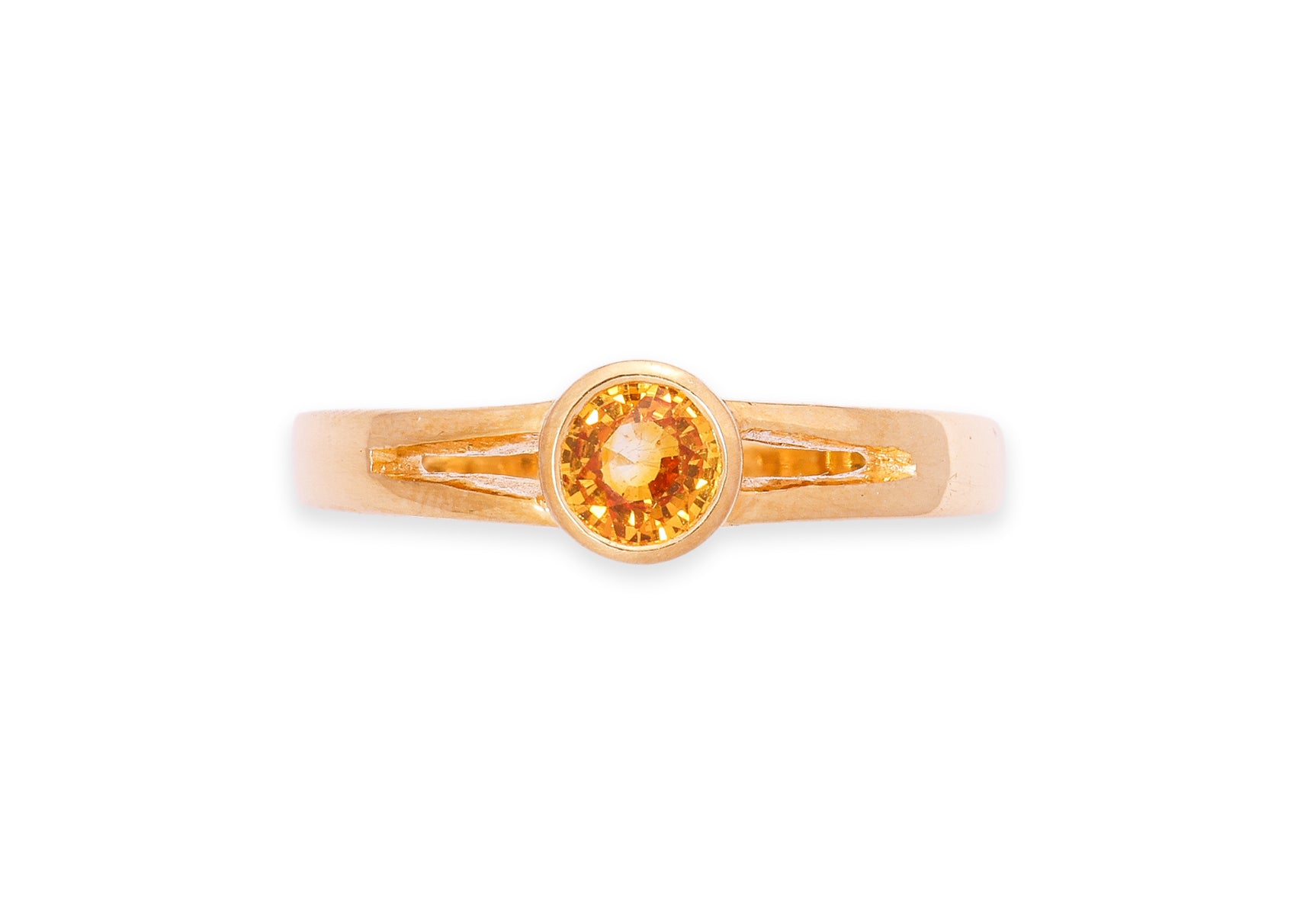 A CITRINE SOLITAIRE RING