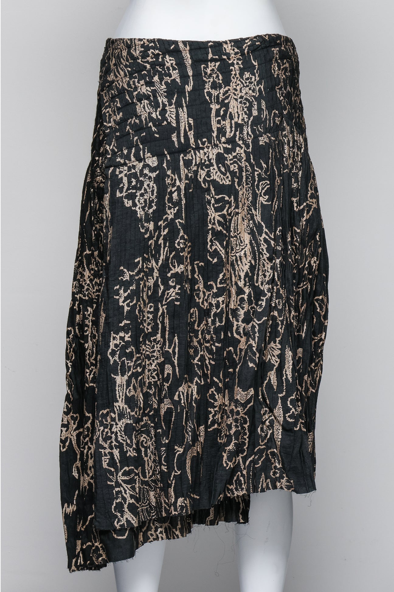AKIRA - A BLACK AND GOLD FLORAL PRINT SKIRT