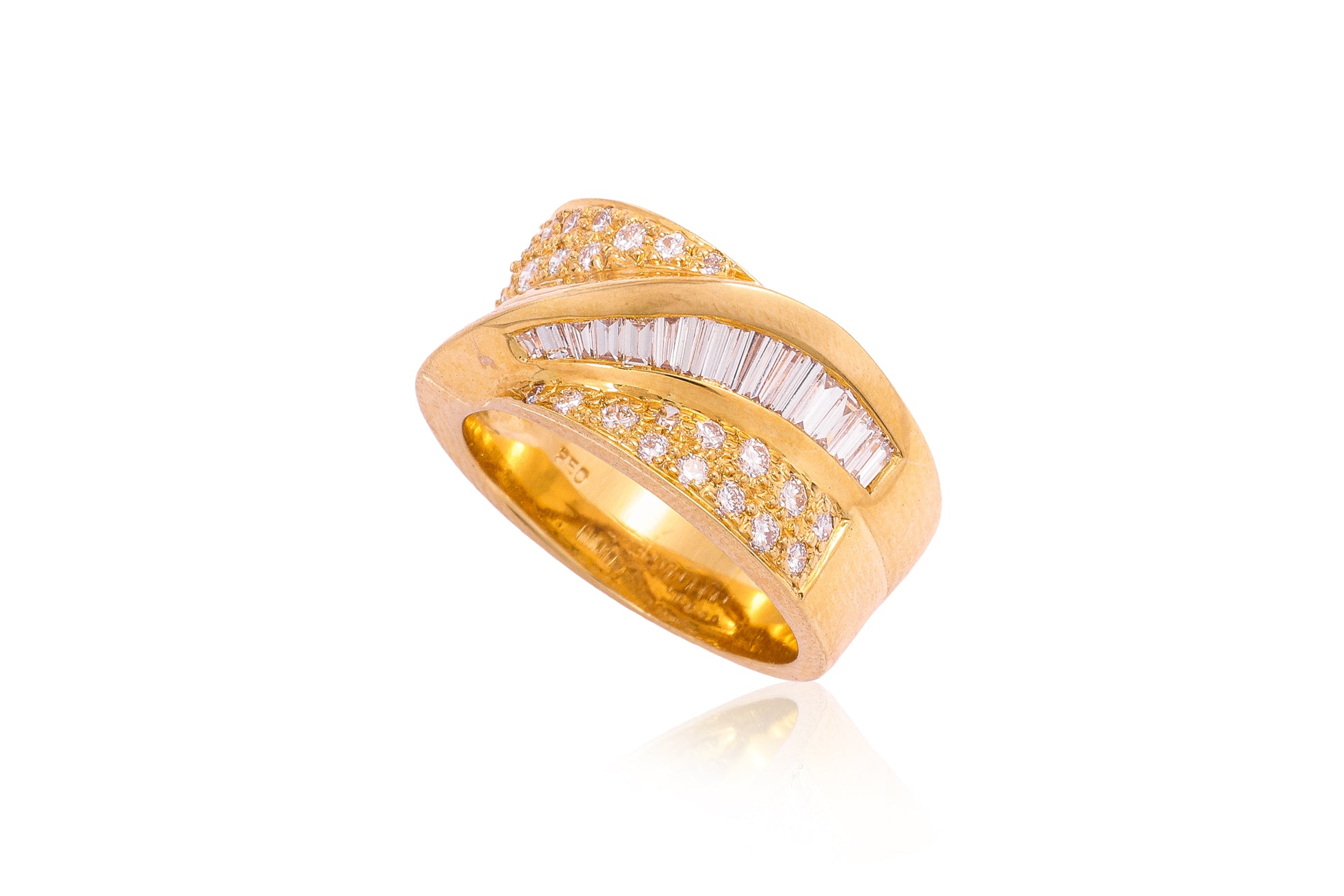 A HIGH KARAT GOLD DIAMOND RING