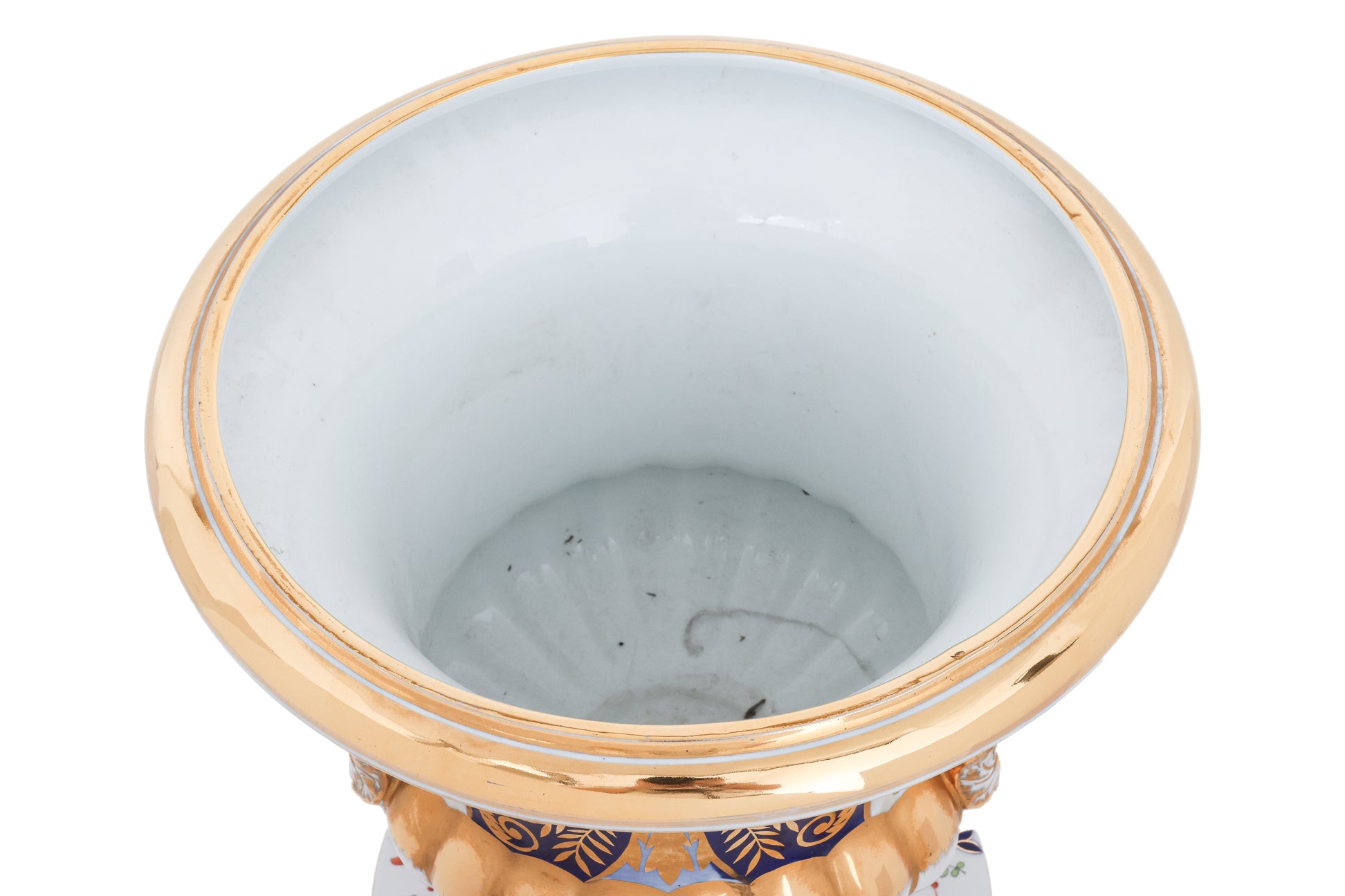 A LARGE IMARI PORCELAIN URN