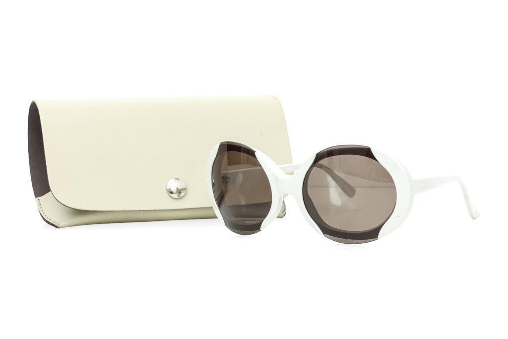 MARNI - A PAIR OF WHITE ROUND SUNGLASSES