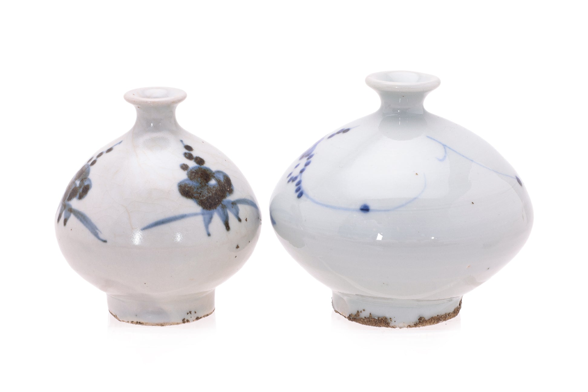 A GROUP OF BLUE AND WHITE PORCELAIN